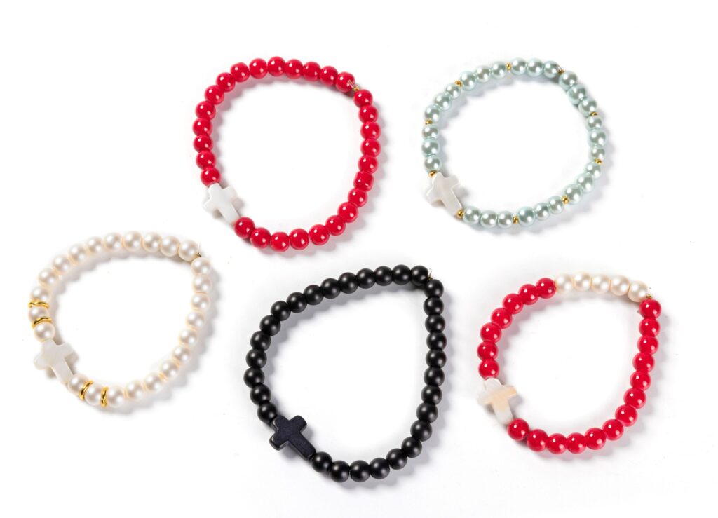 Armbandjes libanon 5 naast elkaar lr scaled 1