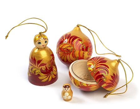 Minsk: 2 weihnachtskugeln aus holz und 1 holzglocke 1 Minsk: 2 weihnachtskugeln aus holz und 1 holzglocke