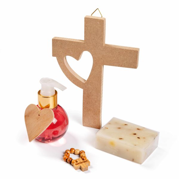Geschenkset: Kreuz mit Herz, Fingerrosenkranz, Seife und Duschgel